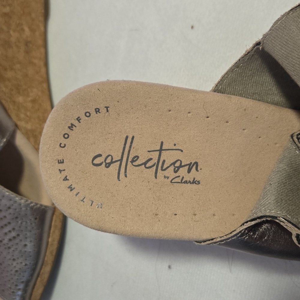 Clarks metallic bronze wedge sandals size 9.5 - Picture 2 of 3